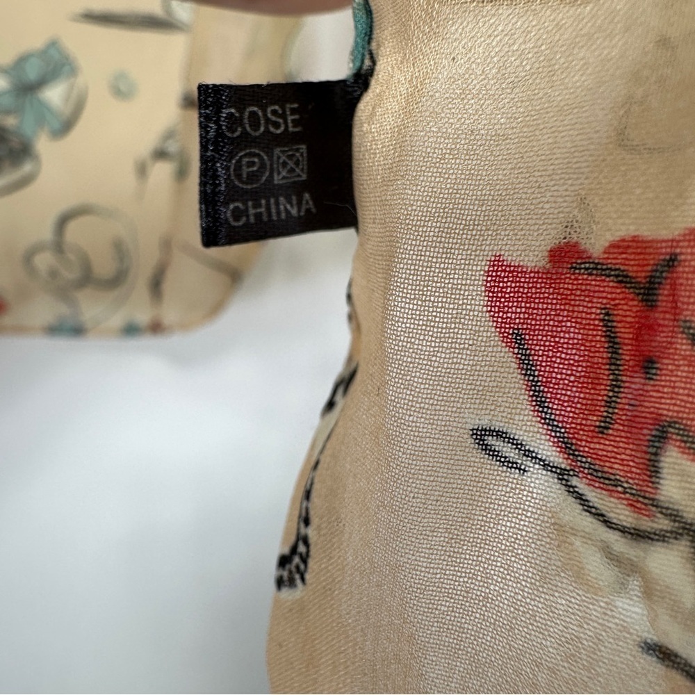 Printed Viscose Long Scarf Wrap Lipstick Roses Heart Motif - Picture 6 of 7